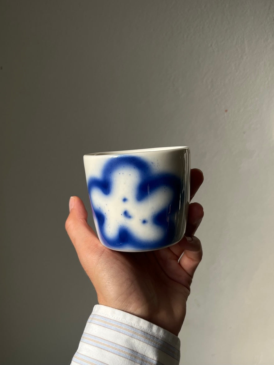 Paní Kytička in blue